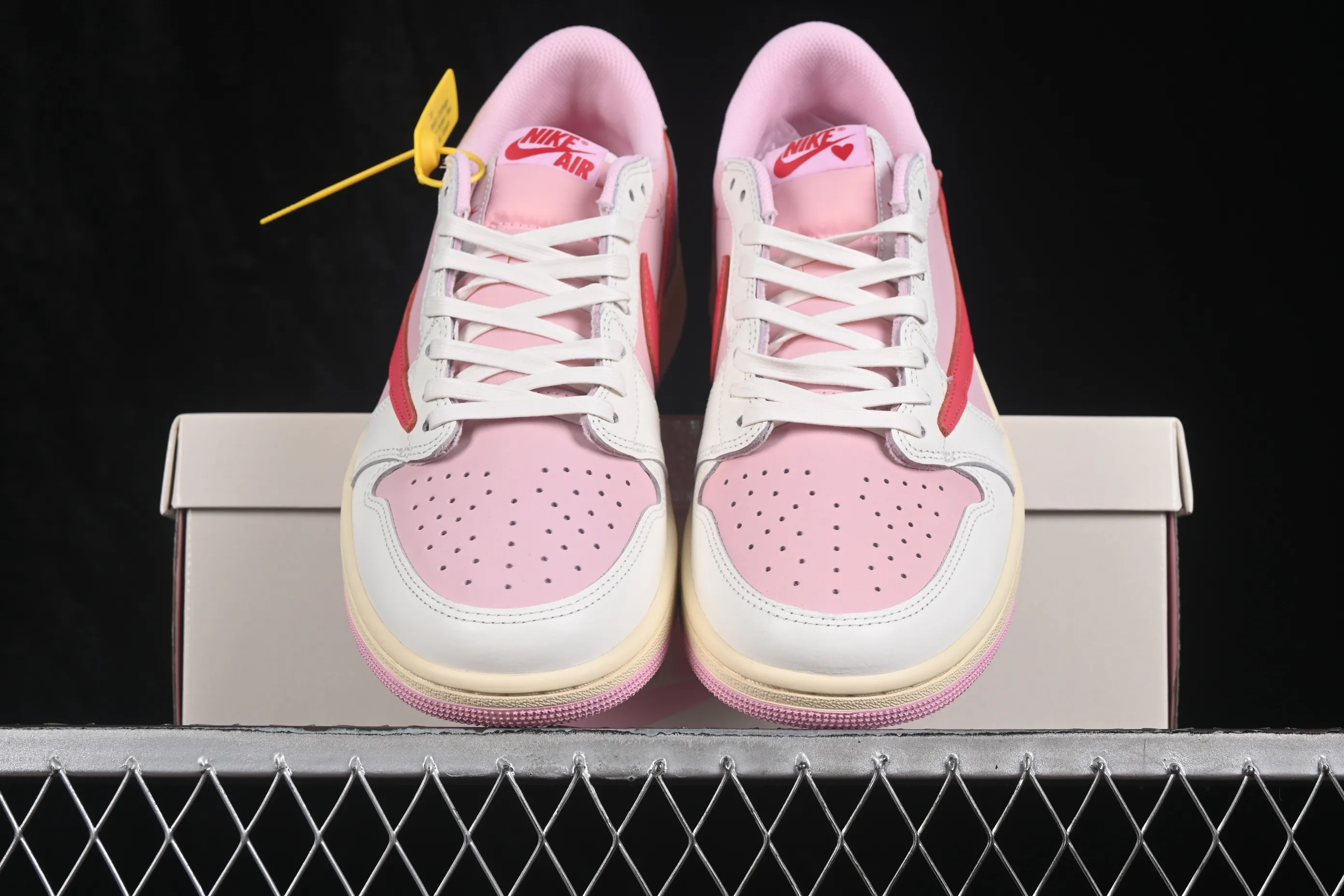 All categories Air Jordan Jordan series basketball shoes Air Jordan 1 Low GX foreign trade version Travis Scott x Air Jordan 1 Low OG AJ1 Joe 1 undercut low top full head layer IQ7604-101